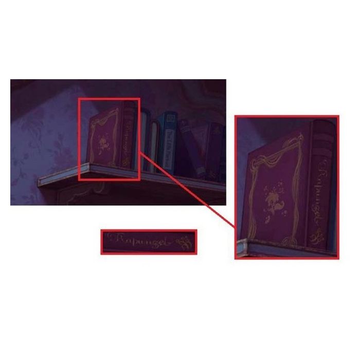  Um livro da Rapunzel aparece na estante em uma cena de &quot;A Princesa e o Sapo&quot; 