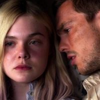 Elle Fanning e Nicholas Hoult se casam no deserto em trailer de "Young Ones"