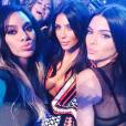  As estreantes Fifth Harmony ganharam pr&ecirc;mio e tietaram Kim Kardashian 