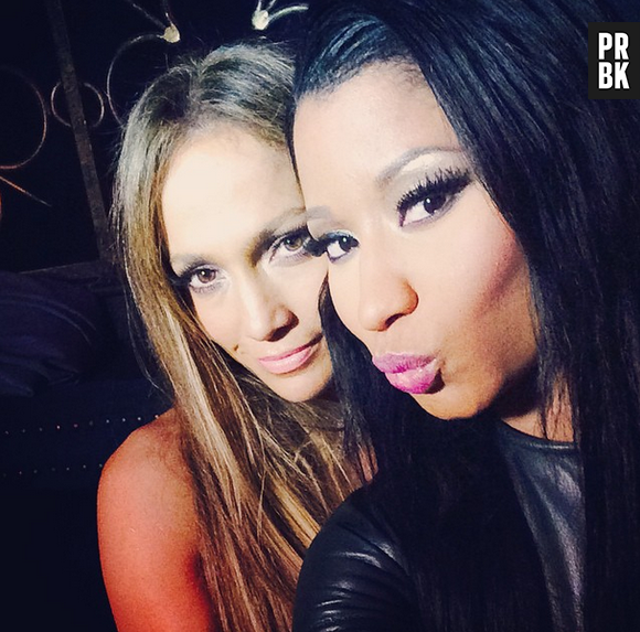 Nicki Minaj mostrou que é fã de Jennifer Lopez e tirou um selfie com a cantora