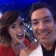 Demi Lovato se empolga em selfie com Jimmy Fallon