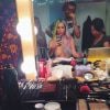 Kesha fez um selfie nos bastidores do VMA, enquanto arrumava as madeixas coloridas