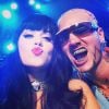 Riff Raff e Katy Perry tiraram vários selfies no intervalo da premiação