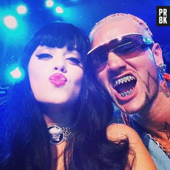 Riff Raff e Katy Perry tiraram vários selfies no intervalo da premiação