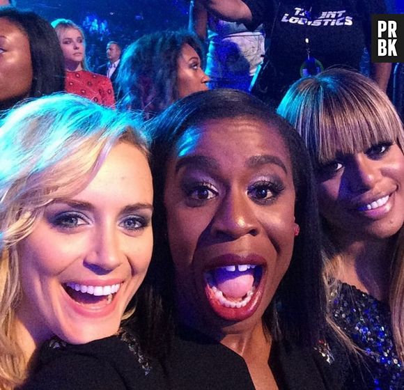 As meninas do seriado The Orange is The New Black também fizeram um selfie especial no palco