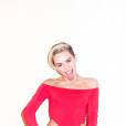 Miley Cyrus faz pose inusitada para Terry Richardson durante sessão de fotos