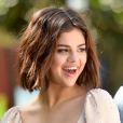 Selena Gomez curte passeio ao lado de amigos famosos