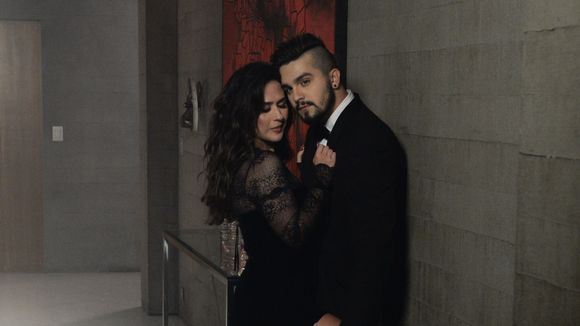 Tatá Werneck e Luan Santana vivem romance em novo clipe do cantor