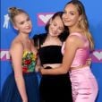 Millie Bobby Brown tira muitas fotos fofas com as amigas durante VMA 2018