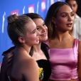Millie Bobby Brown aproveita o VMA 2018 ao lado de Maddie Ziegler e Lilia Buckingham