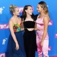 Millie Bobby Brown leva as amigas como seu par para o VMA 2018