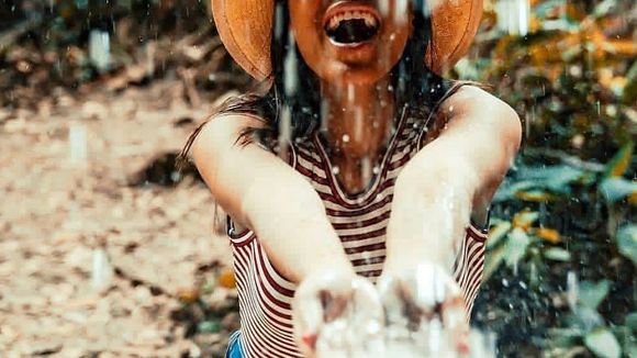 Anitta foi vítima de fake news e fez questão de esclarecer a treta toda