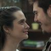Em "O Tempo Não Para": Samuca (Nicolas Prattes) pede Marocas (Juliana Paiva) em casamento da melhor forma possível