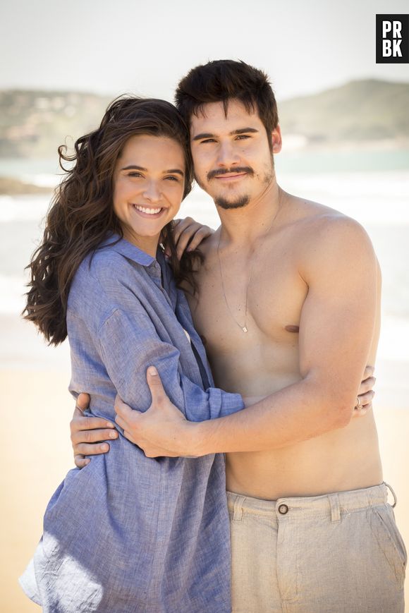 Em "O Tempo Não Para": Samuca (Nicolas Prattes) pede Marocas (Juliana Paiva) em casamento com direito à volta no tempo