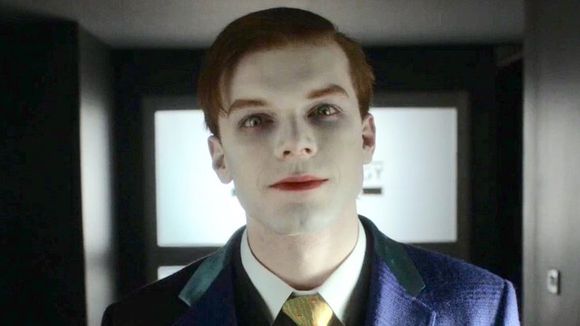 Cameron Monagham, o Coringa, afirma que Batman vai mesmo aparecer no final de "Gotham"