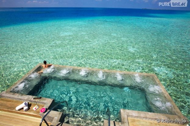 Da até pra confundir a piscina com o mar