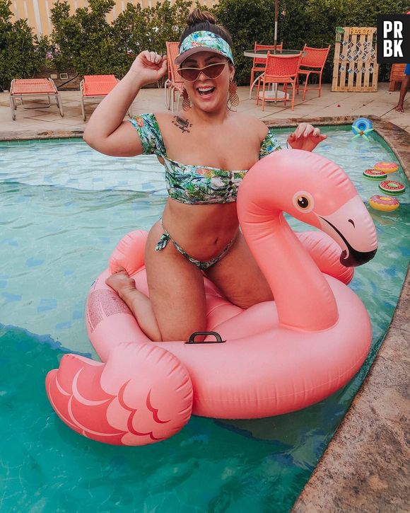 Ex-"BBB16" Cacau Macedo publica foto completamente nua e explica no Stories