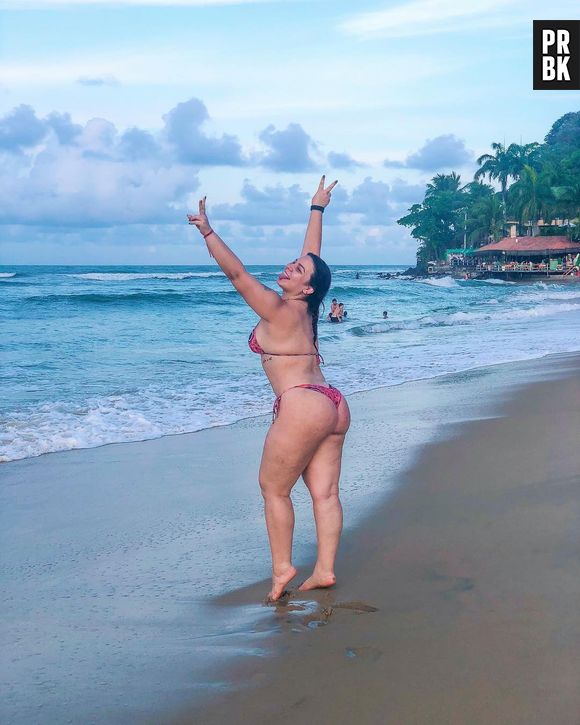 Ex-"BBB16" Cacau Macedo fala sobre sexualização do corpo feminino: "Tem uma proposta"