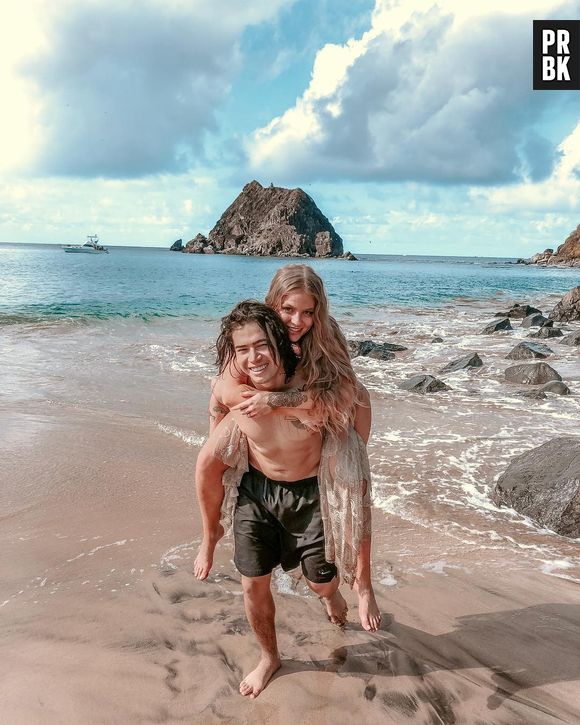 Whindersson Nunes e Luísa Sonza trocam declarações pelo primeiro ano de casados
