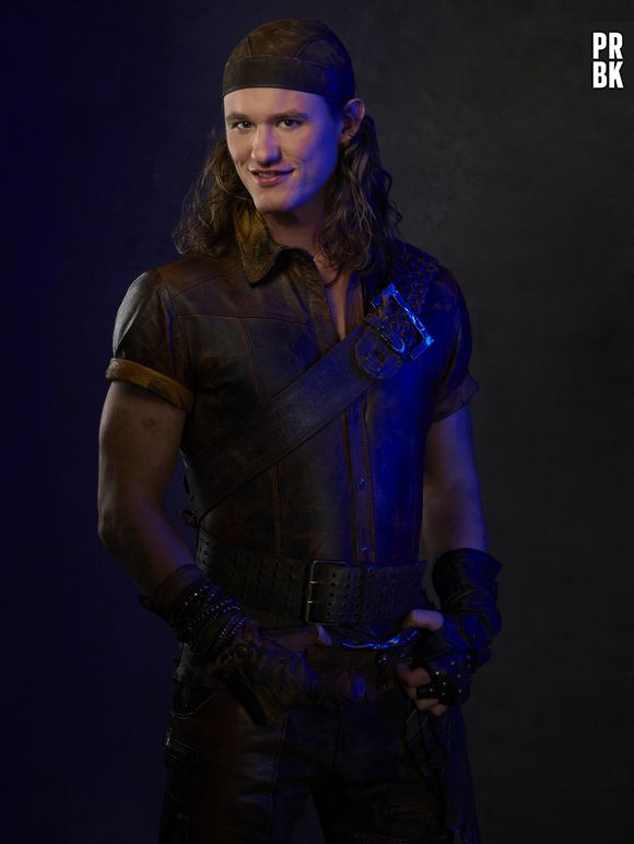 "Descendentes 3": Dylan Playfair interpreta Gil