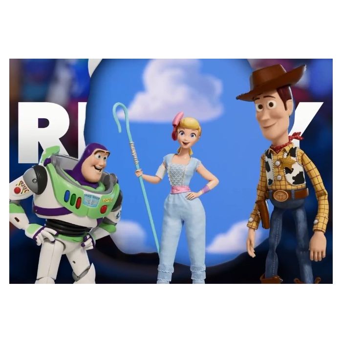 Woody aparece ao lado de Betty em trailer oficial de &quot;Toy Story 4&quot;
