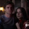 Toby (Keegan Allen) e Spencer (Troian Bellisario) parecem assustados em "Pretty Little Liars"