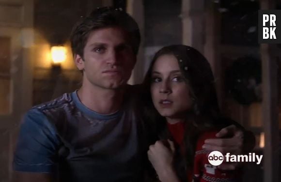 Toby (Keegan Allen) e Spencer (Troian Bellisario) parecem assustados em "Pretty Little Liars"