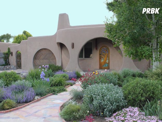 Esta casa tem parte de sua arquitetura inspirada nas "tocas" de "O Hobbit"