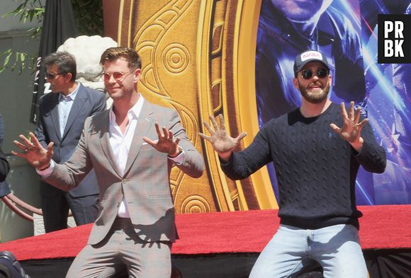 Vingadores originais imortalizam suas mãos na Calçada da Fama em Hollywood