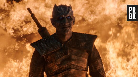 Rei da Noite é destruído por ninguém menos que Arya Stark (Maisie Williams) em "Game of Thrones"