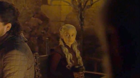 O copo do Starbucks em uma cena de "Game of Thrones" ainda está dando o que falar