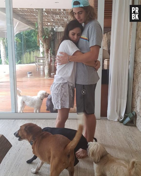 Tatá Werneck e Rafael Vitti contam com o apoio da mãe do ator