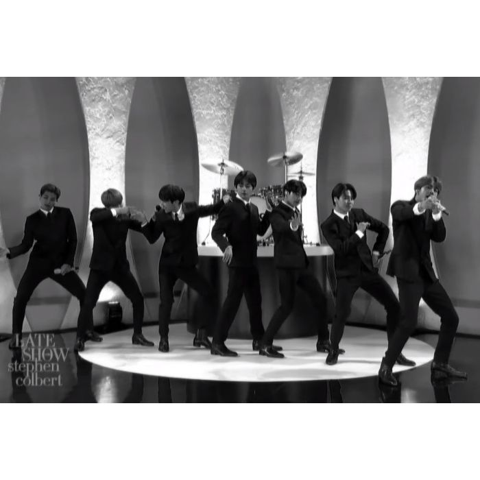 BTS no &quot;The Late Show With Stephen Colbert&quot;: grupo coreano faz homenagem aos Beatles com apresentação
