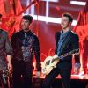 "Happiness Begins": Jonas Brothers divulgam tracklist do novo álbum