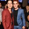 Cole Sprouse sempre interage com as publicações de KJ Apa no Instagram
