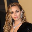 Miley Cyrus propõe que dá para ouvir duas artistas com o mesmo estilo musical sem existir uma guerra entre elas
