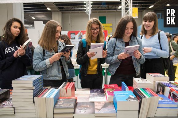 Gosta de ler? Veja alguns booktubers que você precisa assistir no YouTube!