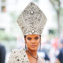 Existe a possibilidade da Rihanna ser Deus e vamos te provar isso