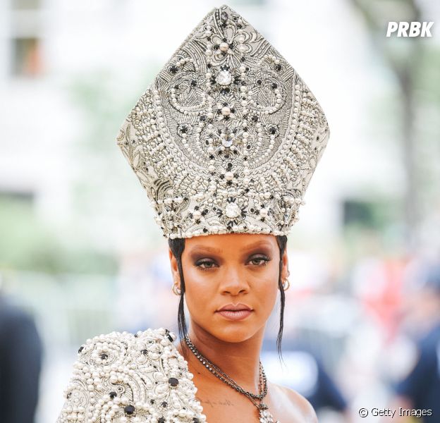 Seria Rihanna um Deus disfarçado? Essas provas vão te fazer pensar no assunto