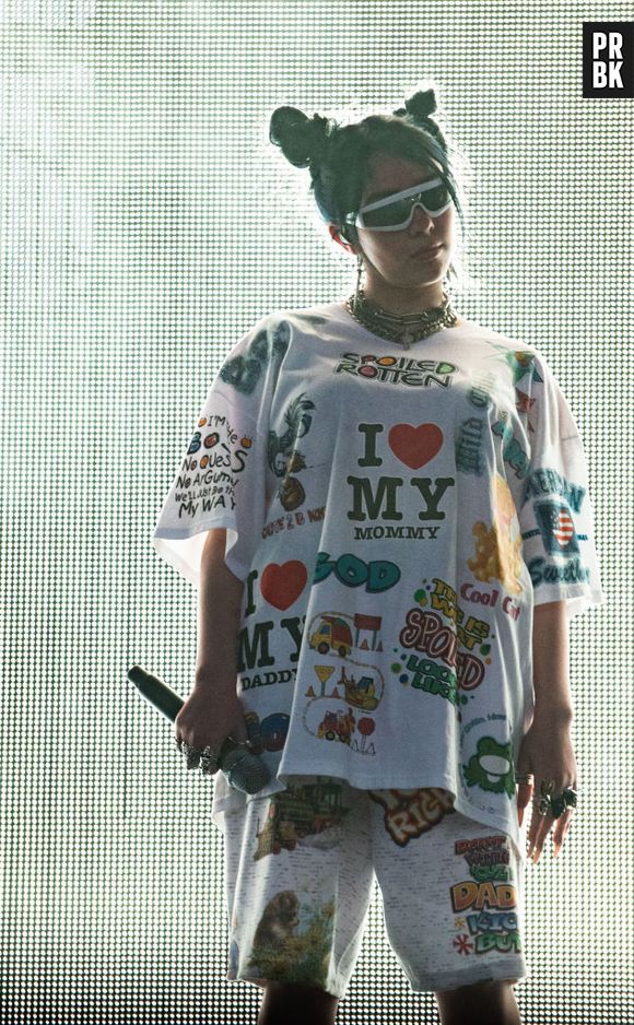 Billie Eilish diz porque prefere usar roupas maiores