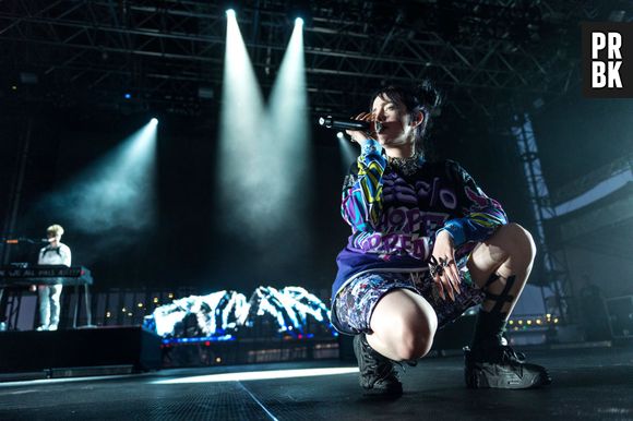 Billie Eilish prefere usar roupas maiores para não ter o seu corpo exposto
