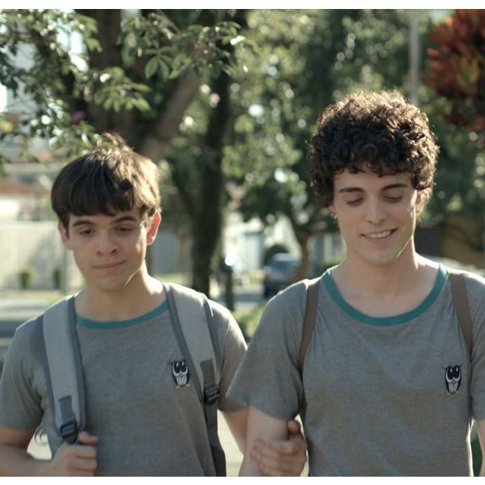  O filme brasileiro &quot;Hoje Eu Quero Voltar Sozinho&quot; conta a história de Leo, adolescente cego que descobre mais sobre sua sexualidade com a chegada de um novo garoto na cidade 