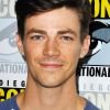 Após comentários racistas, Grant Gustin defende Candice Patton, colega de elenco em "The Flash"