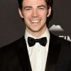 Grant Gustin posta vídeo defendendo Candice Patton, colega de elenco na série "The Flash"