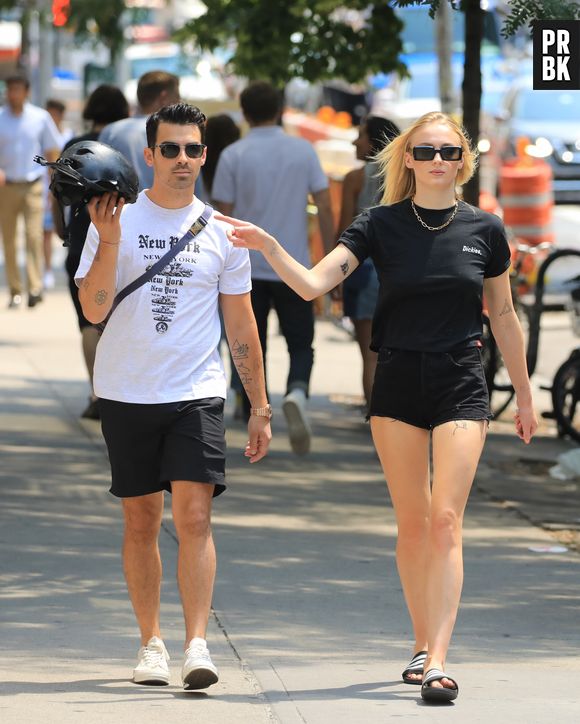 Sophie Turner faz surpresa no aniversário de Joe Jonas