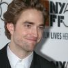 Robert Pattinson revela emoção de vestir uniforme do Batman pela 1ª vez