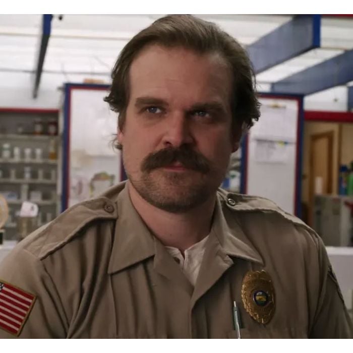 &quot;Stranger Things&quot;: o xerife Hopper (David Harbour) pode voltar na 4ª temporada e esta foto é a prova disso