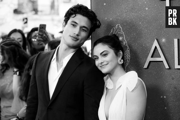 Não tem problema nenhum Camila Mendes e Charles Melton estarem dando um tempo