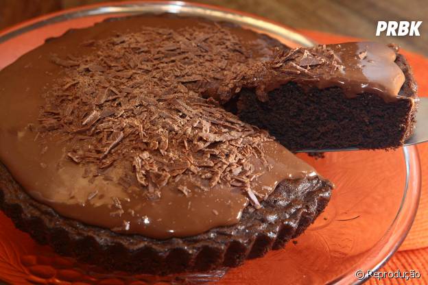 Torta com recheio e cobertura de Nutella