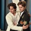 Cole Sprouse comenta declaração de Selena Gomez sobre beijo em Dylan Sprouse